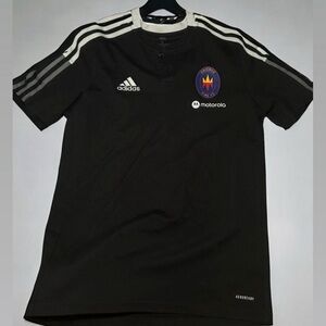 Adidas Chicago Fire Tee Futbol Soccer
⚽️🩵 worn a couple times no damages!